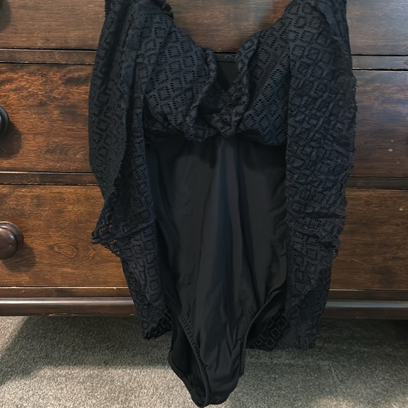 Women’s Swimsuit - Picture 4 of 7